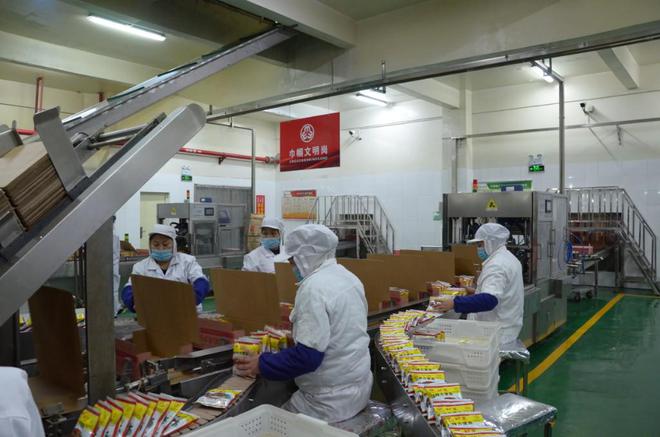 河南臨潁南街村產(chǎn)品火了 食品生產(chǎn)揭秘鄉(xiāng)村集體經(jīng)濟(jì)的新樣板